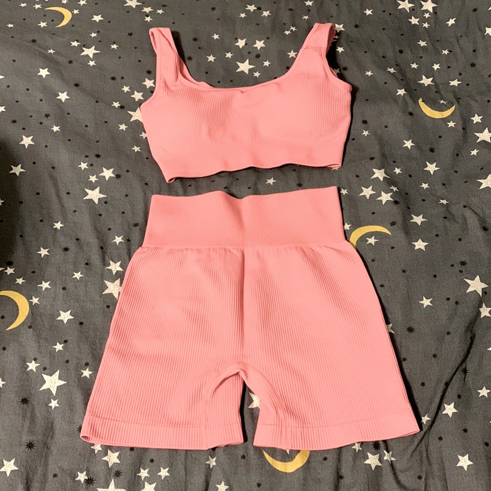 Medium Women’s Athletic Gym Set